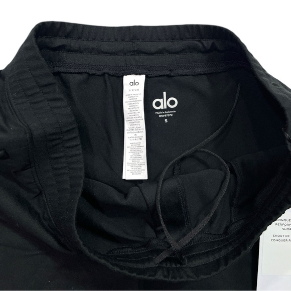 NWT Alo Yoga Mens 7" Conquer React Performance Short size Small in Black - Picture 7 of 9